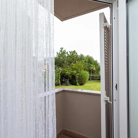 Apartment Crnekovic I Zarok Baska (Krk)