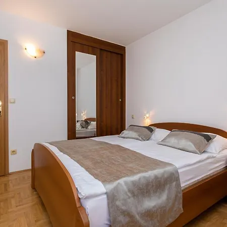 Crnekovic I Zarok * Baska (Krk)