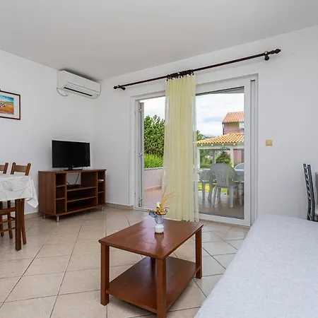 Apartment Crnekovic I Zarok Baska (Krk)