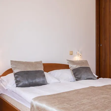 Crnekovic I Zarok Apartment *