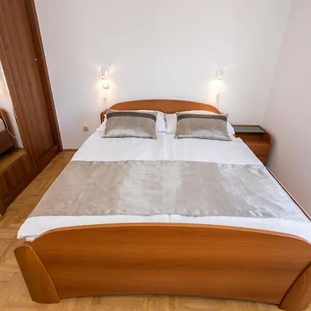 Apartment Crnekovic I Zarok Baska (Krk)