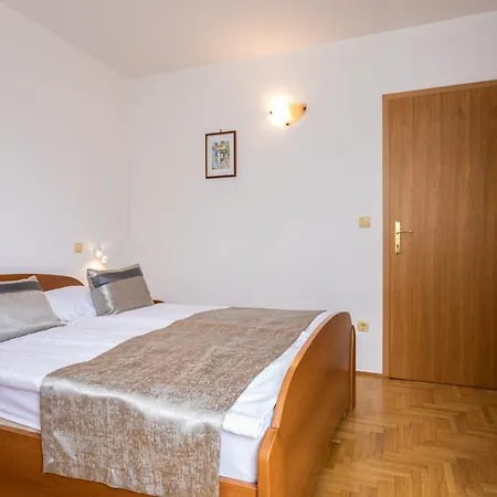 Crnekovic I Zarok Apartment *