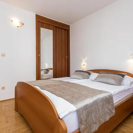 Crnekovic I Zarok Apartment *