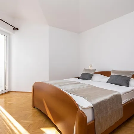 Apartment Crnekovic I Zarok Baska (Krk)