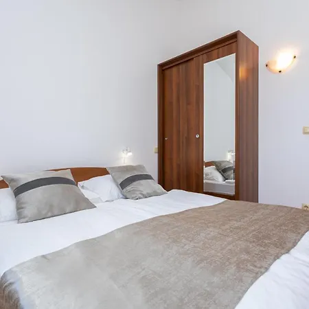 Apartment Crnekovic I Zarok Baska (Krk)