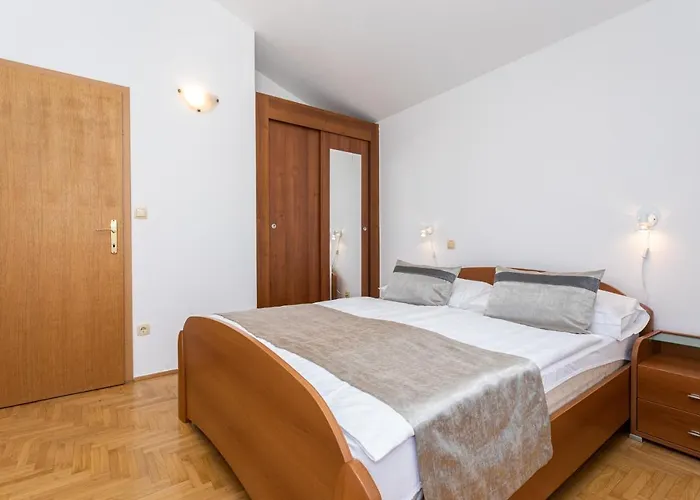 Crnekovic I Zarok Apartmán *
