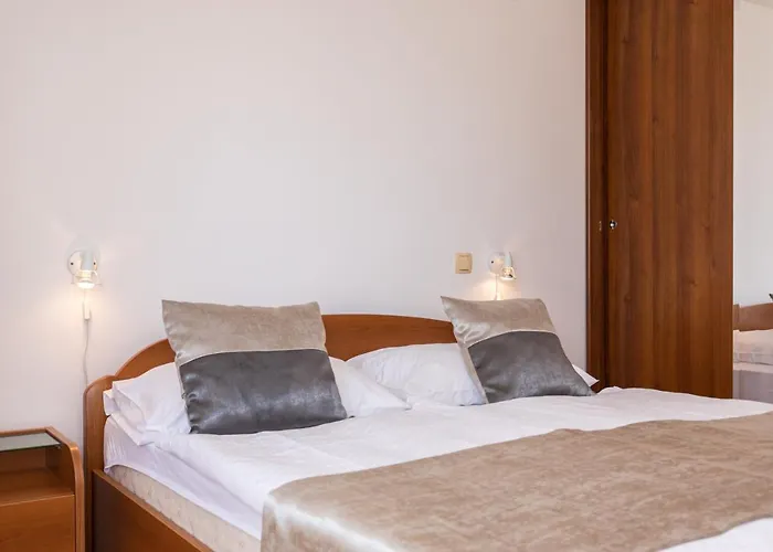 Crnekovic I Zarok Apartmán *