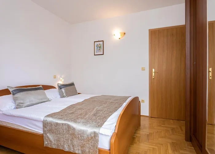 Crnekovic I Zarok Apartmán *