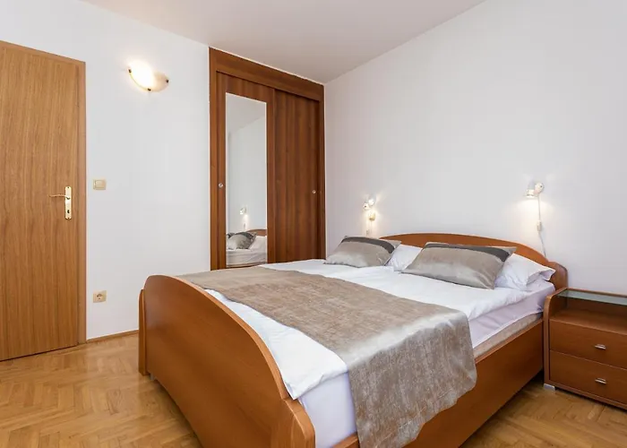 Crnekovic I Zarok Apartmán *